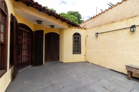 Casa à venda com 220m², 3 quartos e 3 vagasQuintal
