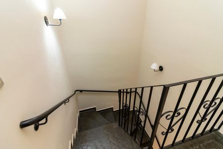 Casa à venda com 220m², 3 quartos e 3 vagasCorredor dos Quartos - Escada