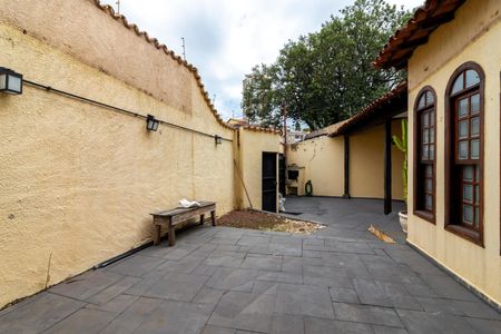 Casa à venda com 220m², 3 quartos e 3 vagasQuintal