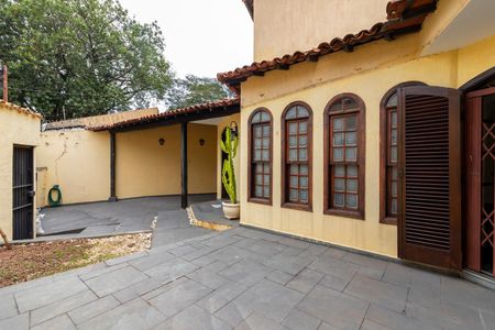 Casa à venda com 220m², 3 quartos e 3 vagasQuintal