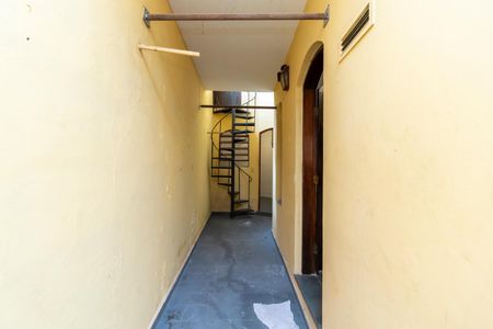 Casa à venda com 220m², 3 quartos e 3 vagasCorredor Lateral