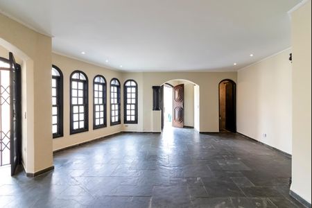 Casa à venda com 220m², 3 quartos e 3 vagasSala