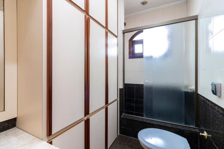 Casa à venda com 220m², 3 quartos e 3 vagasBanheiro da Suíte 2