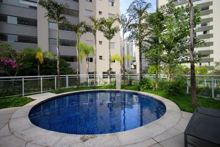 Apartamento à venda com 126m², 4 quartos e 3 vagas Apartamento à venda com 126m², 4 quartos e 3 vagasÁrea comum - Piscina 3