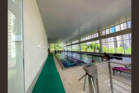 Apartamento à venda com 126m², 4 quartos e 3 vagas Apartamento à venda com 126m², 4 quartos e 3 vagasÁrea comum - Piscina coberta