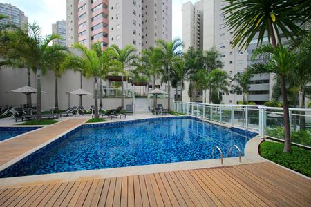 Apartamento à venda com 126m², 4 quartos e 3 vagas Apartamento à venda com 126m², 4 quartos e 3 vagasÁrea comum - Piscina