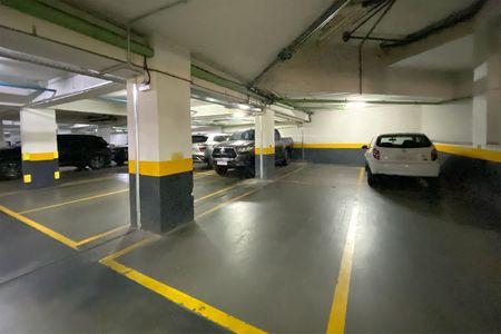 Apartamento à venda com 126m², 4 quartos e 3 vagas Apartamento à venda com 126m², 4 quartos e 3 vagasVagas