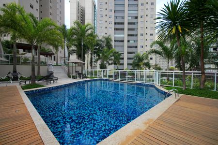 Apartamento à venda com 126m², 4 quartos e 3 vagas Apartamento à venda com 126m², 4 quartos e 3 vagasÁrea comum - Piscina