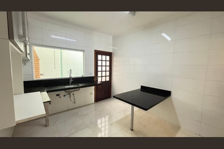 Casa à venda com 124m², 3 quartos e 2 vagas Casa à venda com 124m², 3 quartos e 2 vagasCozinha