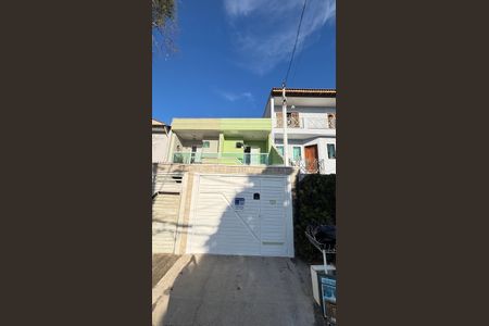 Casa à venda com 124m², 3 quartos e 2 vagas Casa à venda com 124m², 3 quartos e 2 vagasFachada