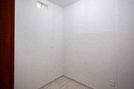 Casa à venda com 250m², 4 quartos e 3 vagas Casa à venda com 250m², 4 quartos e 3 vagasEdícula - Quarto 2