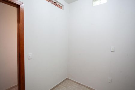 Casa à venda com 250m², 4 quartos e 3 vagas Casa à venda com 250m², 4 quartos e 3 vagasEdícula - Quarto 2