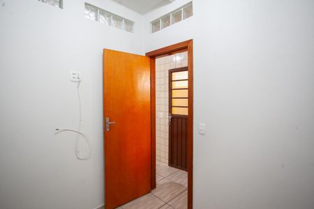 Casa à venda com 250m², 4 quartos e 3 vagas Casa à venda com 250m², 4 quartos e 3 vagasEdícula - Quarto 2