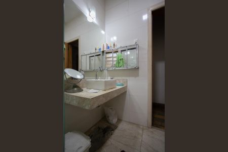 Casa à venda com 250m², 4 quartos e 3 vagas Casa à venda com 250m², 4 quartos e 3 vagasBanheiro Social