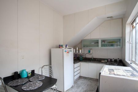 Casa à venda com 250m², 4 quartos e 3 vagas Casa à venda com 250m², 4 quartos e 3 vagasCozinha