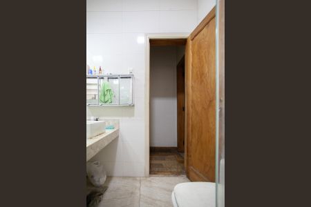 Casa à venda com 250m², 4 quartos e 3 vagas Casa à venda com 250m², 4 quartos e 3 vagasBanheiro Social