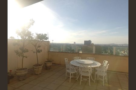 Apartamento à venda com 219m², 3 quartos e 3 vagas