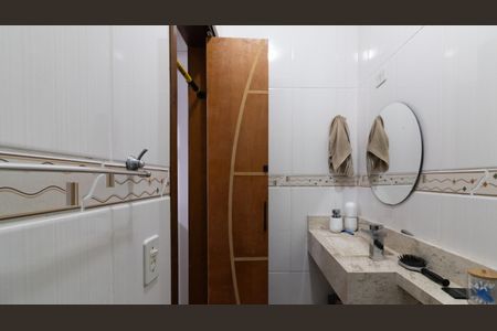 Casa à venda com 182m², 3 quartos e 4 vagasBanheiro da Suíte 2