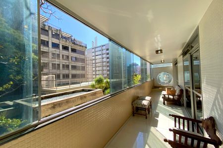 Apartamento à venda com 375m², 4 quartos e 4 vagasVaranda da Sala