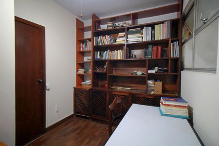 Apartamento à venda com 375m², 4 quartos e 4 vagasEscritório