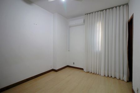 Apartamento à venda com 375m², 4 quartos e 4 vagasSuite 2