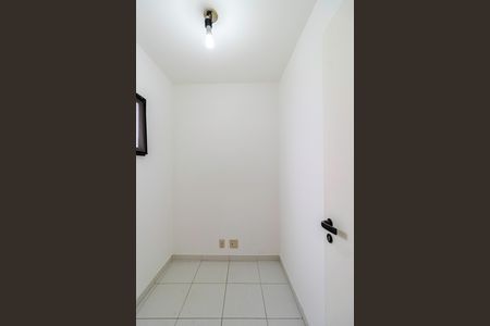 Apartamento à venda com 152m², 3 quartos e 3 vagas Apartamento à venda com 152m², 3 quartos e 3 vagasQuarto de Serviço