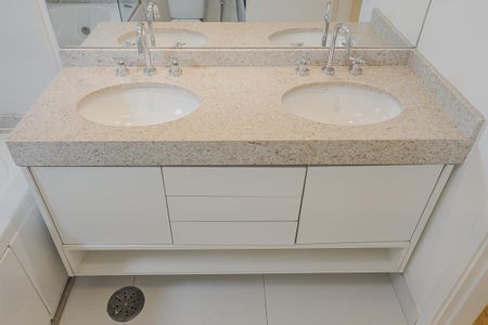 Apartamento à venda com 117m², 3 quartos e 3 vagasBanheiro da Suíte 1