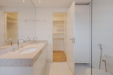 Apartamento à venda com 117m², 3 quartos e 3 vagasBanheiro da Suíte 1