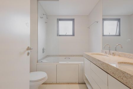 Apartamento à venda com 117m², 3 quartos e 3 vagasBanheiro da Suíte 1