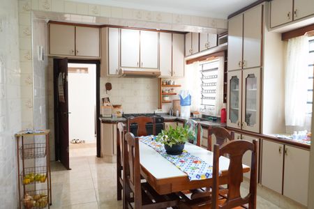 Casa à venda com 300m², 2 quartos e 2 vagasCozinha