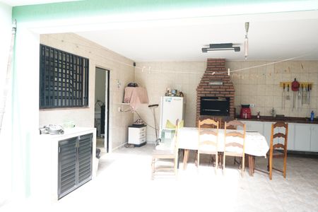 Casa à venda com 300m², 2 quartos e 2 vagasChurrasqueira