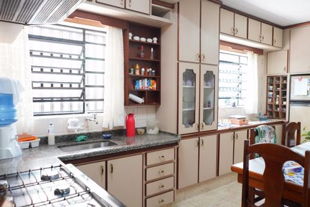 Casa à venda com 300m², 2 quartos e 2 vagasCozinha