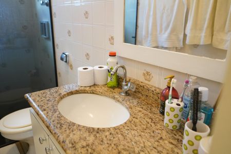 Casa à venda com 300m², 2 quartos e 2 vagasBanheiro Social