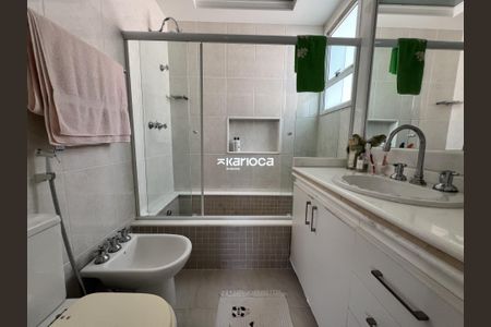 Casa de condomínio à venda com 256m², 4 quartos e 2 vagas