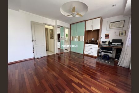 Casa de condomínio à venda com 256m², 4 quartos e 2 vagas