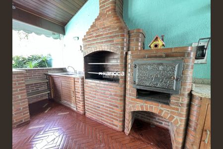 Casa de condomínio à venda com 256m², 4 quartos e 2 vagas