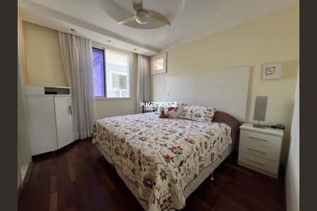 Casa de condomínio à venda com 256m², 4 quartos e 2 vagas