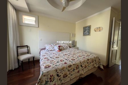 Casa de condomínio à venda com 256m², 4 quartos e 2 vagas