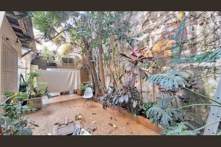 Casa à venda com 192m², 4 quartos e 2 vagas Casa à venda com 192m², 4 quartos e 2 vagasQuintal