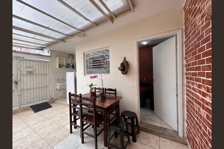 Casa à venda com 125m², 3 quartos e 3 vagas Casa à venda com 125m², 3 quartos e 3 vagasÁrea comum