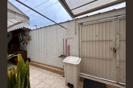 Casa à venda com 125m², 3 quartos e 3 vagas Casa à venda com 125m², 3 quartos e 3 vagasEntrada lateral/ Churrasqueira