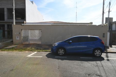 Casa à venda com 450m², 5 quartos e 2 vagasFachada