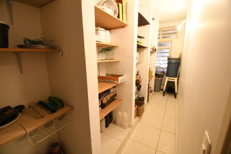 Casa à venda com 450m², 5 quartos e 2 vagasCasa 2 - Sala Despensa