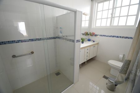 Casa à venda com 450m², 5 quartos e 2 vagasBanheiro Suíte