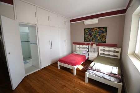 Casa à venda com 450m², 5 quartos e 2 vagasSuíte