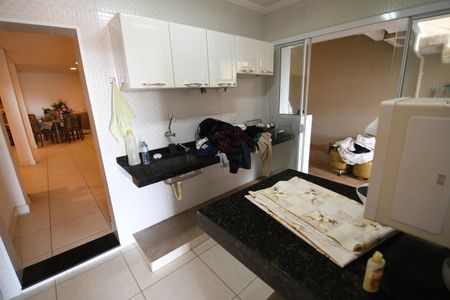 Casa à venda com 450m², 5 quartos e 2 vagasCasa 2 - Cozinha