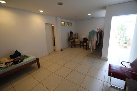 Casa à venda com 450m², 5 quartos e 2 vagasCasa 2 - Quarto 1