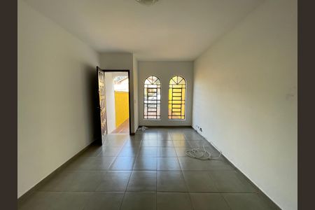 Casa à venda com 80m², 2 quartos e 1 vaga Casa à venda com 80m², 2 quartos e 1 vagaSala