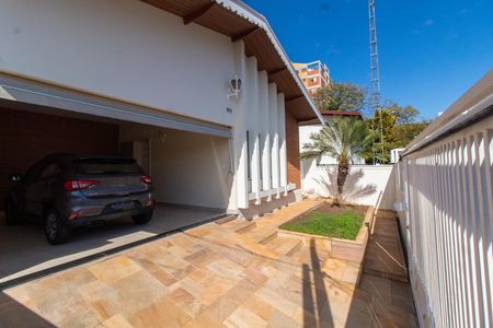 Casa à venda com 212m², 4 quartos e 2 vagasÁrea Externa