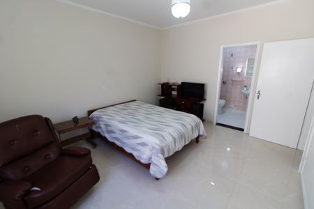 Casa à venda com 212m², 4 quartos e 2 vagasSuíte